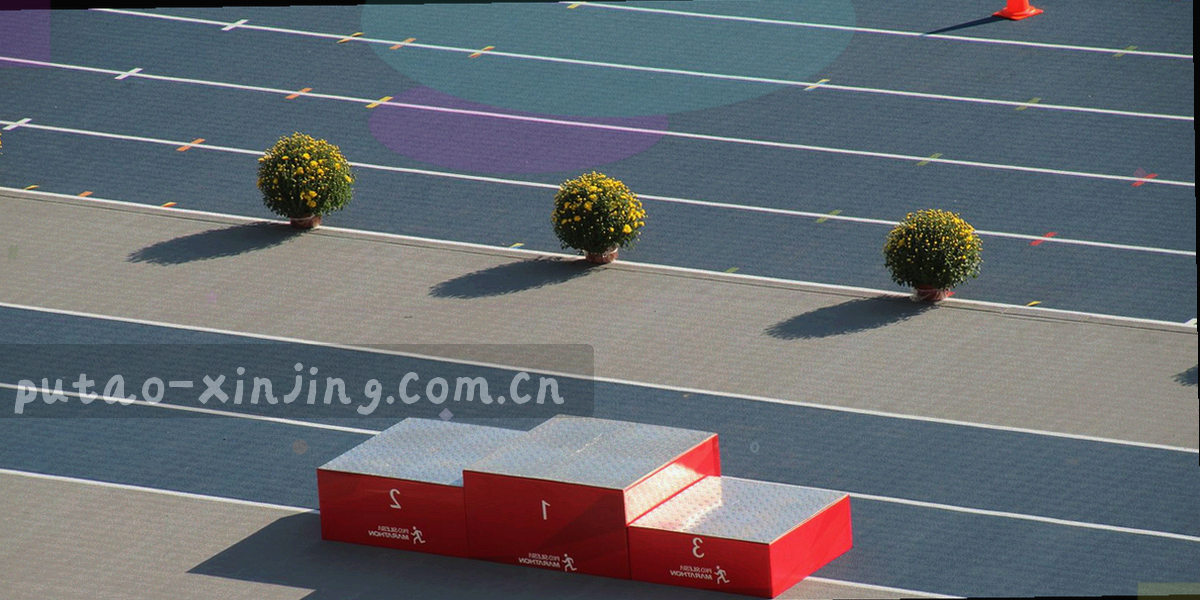 三个发光节点沿斜线依次亮起，终点连接一个日历图形，形成信息图式路径